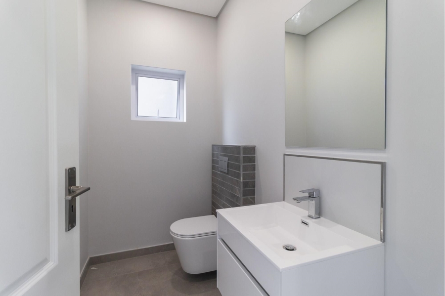 4 Bedroom Property for Sale in Flamingo Vlei Western Cape